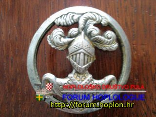 France - armored unit - beret sign.jpg