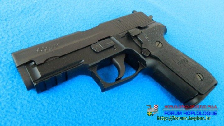 SIG SAUER P228 004.JPG