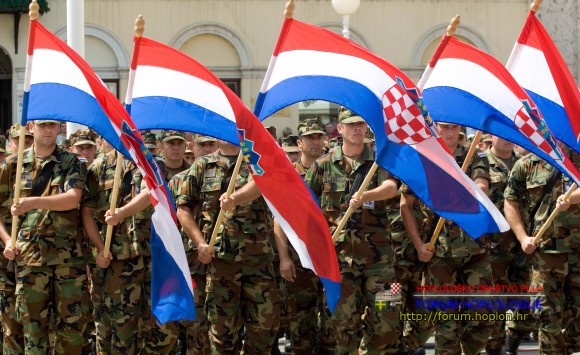 zastave-dan-državnosti-580x355.jpg