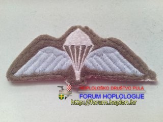 Great Britain - paraschute sign1.jpg