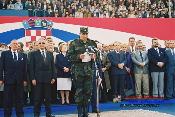 Hrvatski-memorijalno-dokumentacijski-centar-Domovinskog-rata-Zbirka-fotografija-autor-fotografija-Marko-Perić-01-580x389.jpg