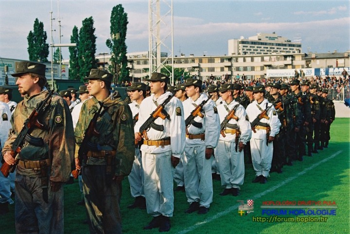 Hrvatski-memorijalno-dokumentacijski-centar-Domovinskog-rata-Zbirka-fotografija-autor-fotografija-Marko-Perić-015.jpg