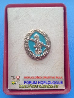 Former DDR - Treu Gedient (1).jpg