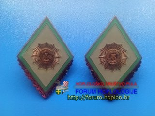 Former DDR - colar pins (2).jpg