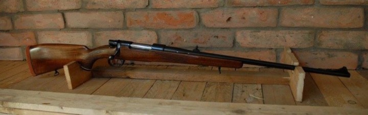 crvena-zastava-cal-8x57-slika-82325728.jpg