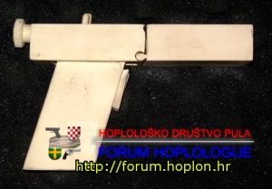 IN THE LINE OF FIRE - kompozitni pištolj