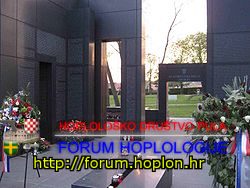 250px-Croatian_War_of_Independence_Memorial,_Zagreb,_Mirogoj_Cementry.JPG